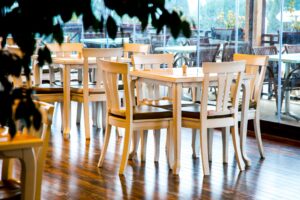 mobiliario para cadenas de restaurantes en madrid - sillas madera