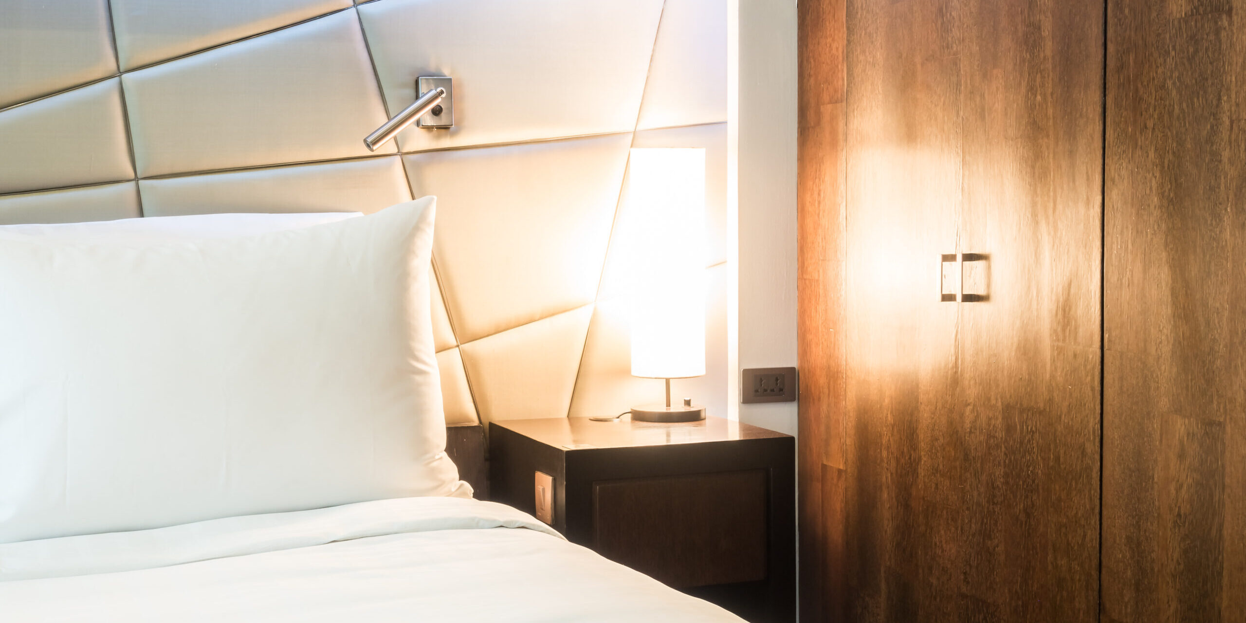 tapiceria para hoteles en madrid - lámpara